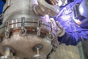 �߉����w�^�V������